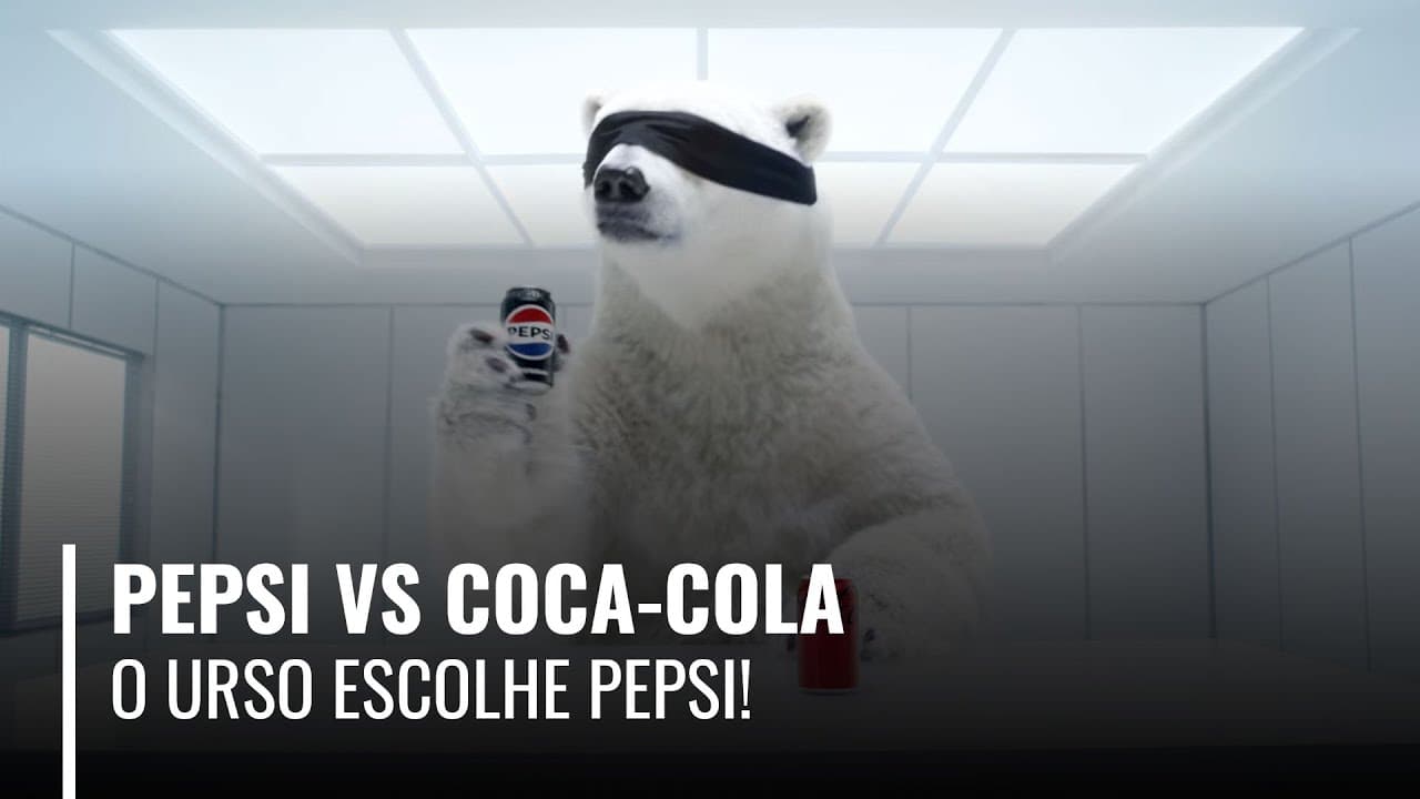 Urso polar de desenho animado escolhendo entre duas latas de refrigerante em um teste cego, simbolizando a troca de marca por experiência